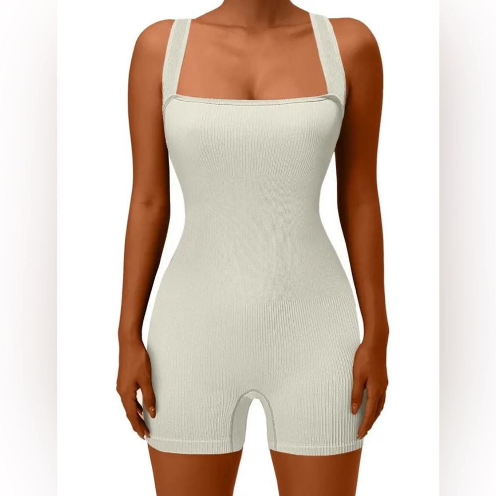 🌿 White Body Suit